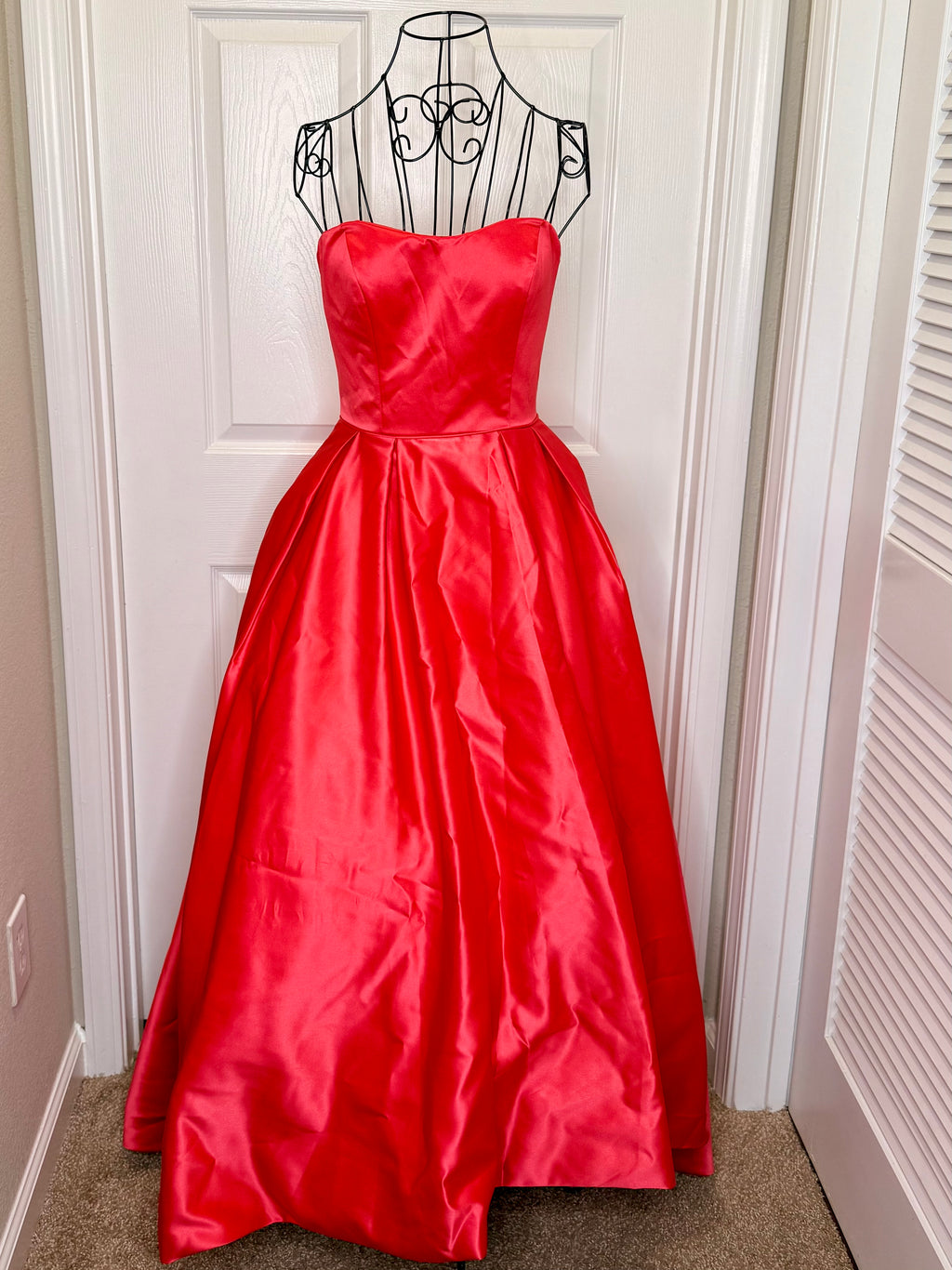 Sherri Hill (pre loved)